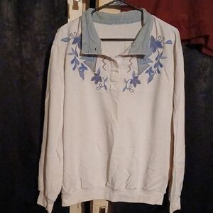 Source Unknown Cream V-Neck Sweater with Blue Floral Embroidery